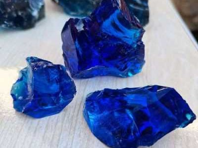 玻璃石头（蓝色玻璃石头）
